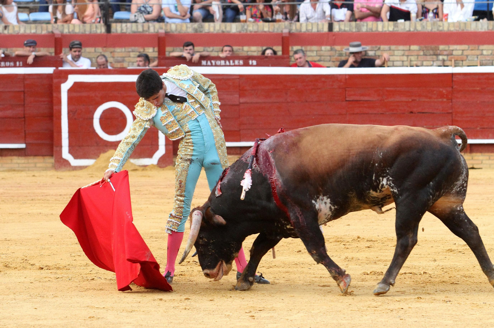 Juan Silva "Juanito" sale a hombros en la Plaza de toros La Merced, en imágenes