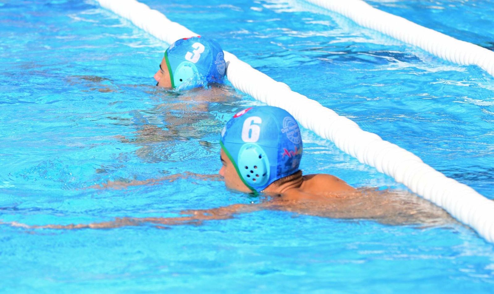 Dos jugadores nazarenos, antes de iniciar un partido.