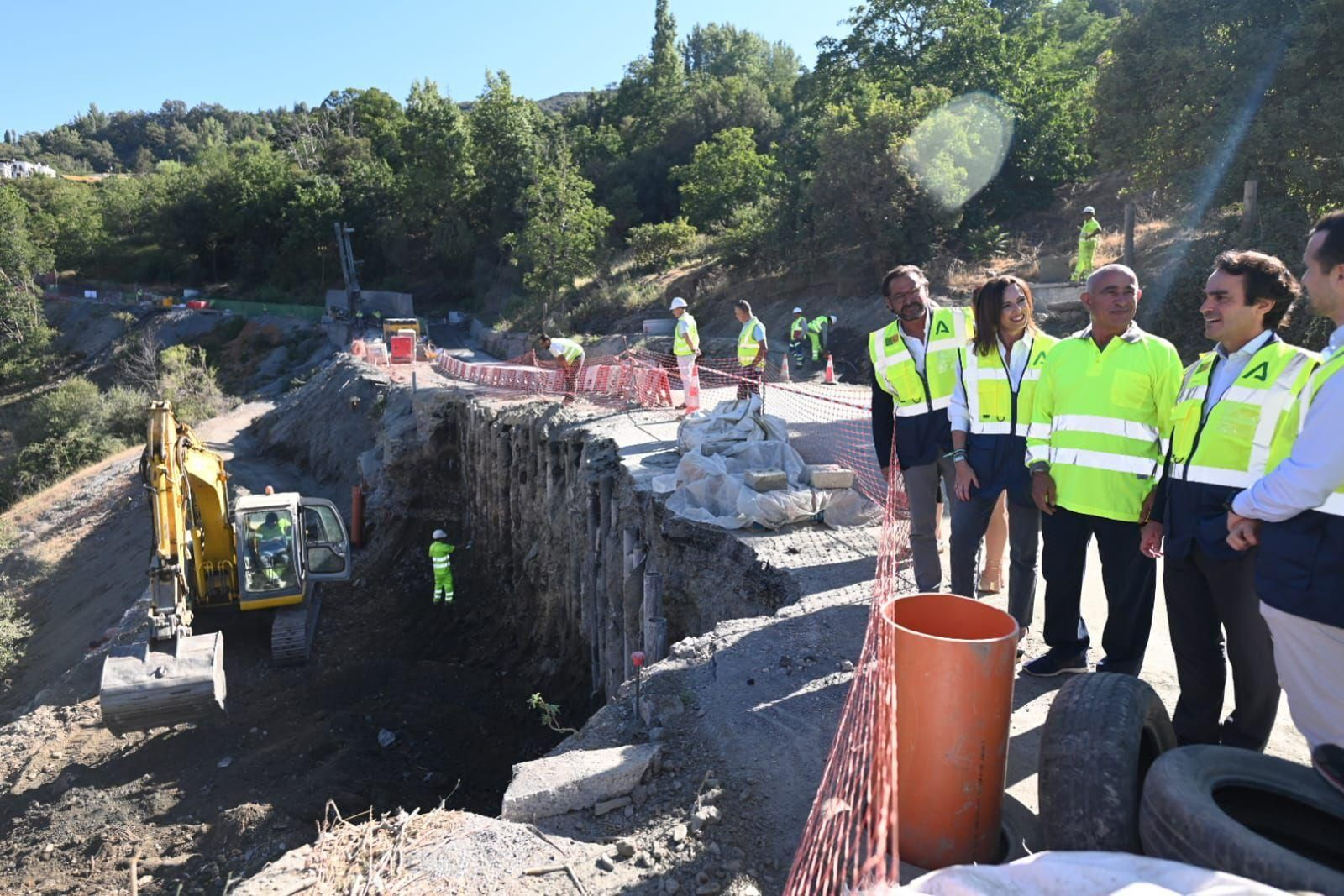 Imagen de la visita de la Consejera de Fomento a los trabajos en Capileira Imagen de la visita de la Consejera de Fomento a los trabajos en Capileira