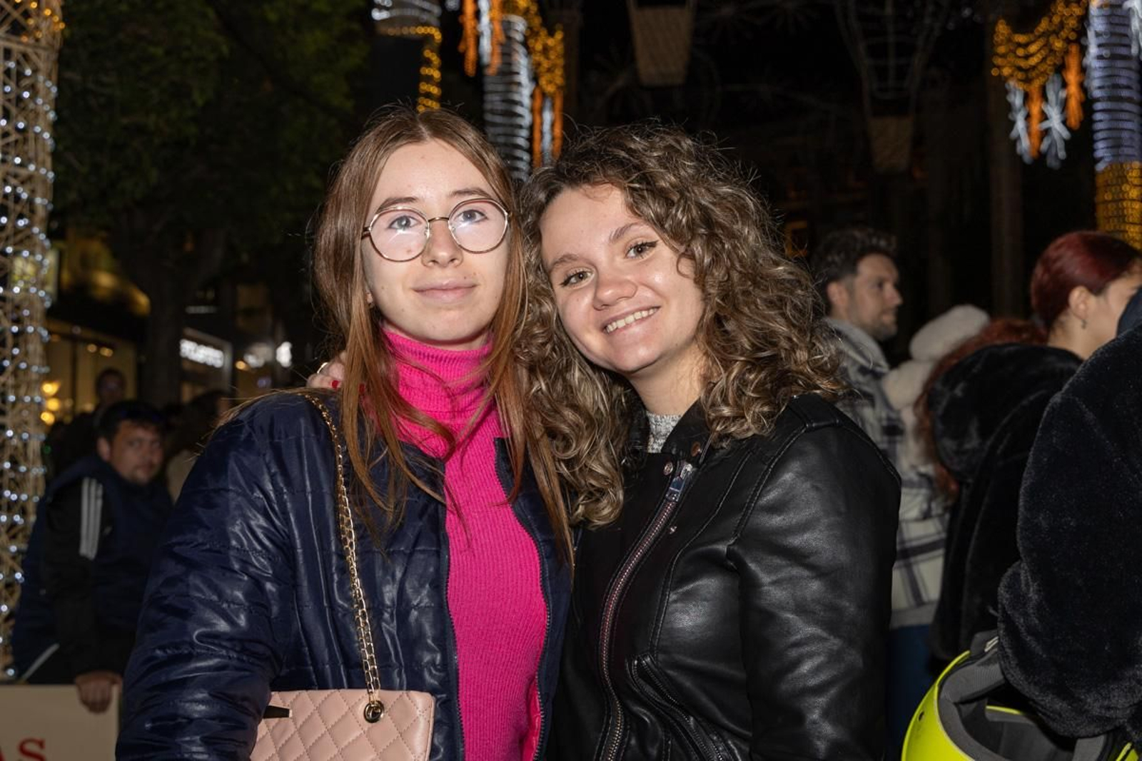 Jaén enciende su Navidad con sus habitantes echados a la calle