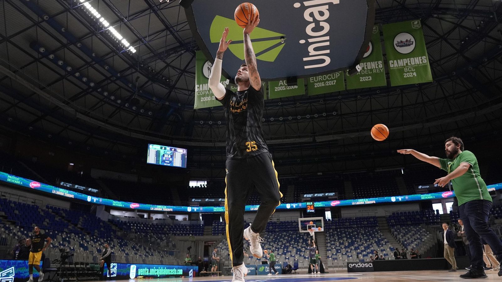 El Unicaja-La Laguna Tenerife, en fotos