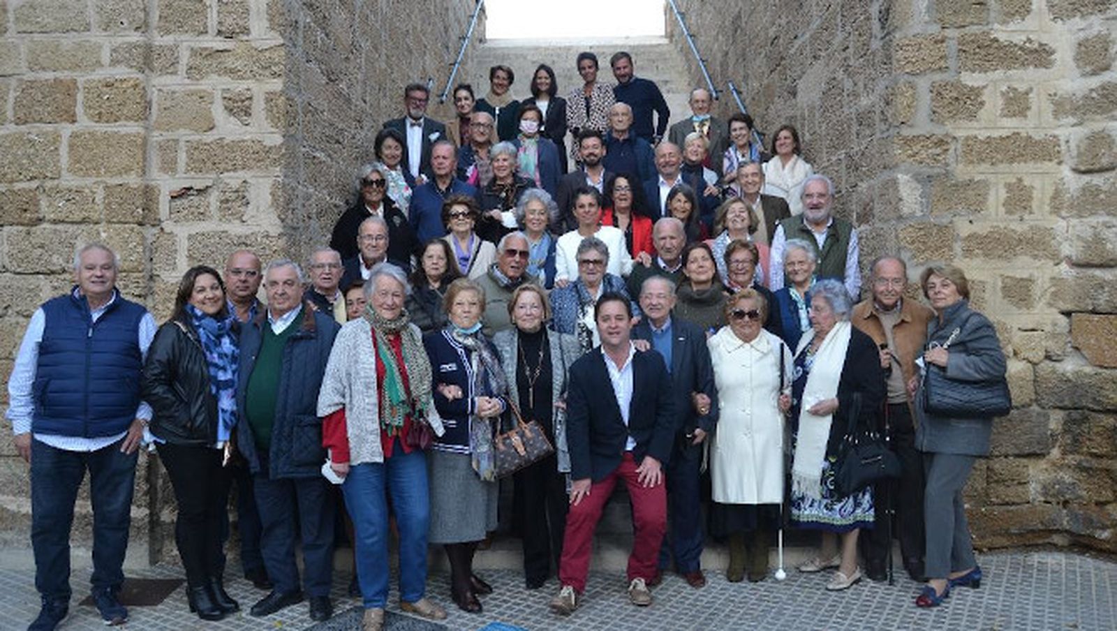 Eugenio y Salud Sánchez, Alejandro Delgado, Miriam Pascual, Reyes de la Paz, Carmina Zarauza, Francisco Súnico, Ana Navarro, Rosa Almagro, Lourdes Arroyán, Carmen Rúperez, José Luis Ingunza, Francisco Sibón, Gervasio Hernández  y María del Mar Muñoz, entre otros.