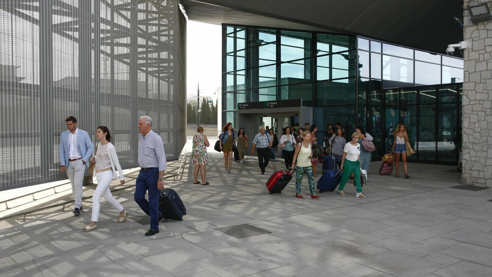 La llegada del AVE a Granada ha favorecido la llegada de más turistas La llegada del AVE a Granada ha favorecido la llegada de más turistas