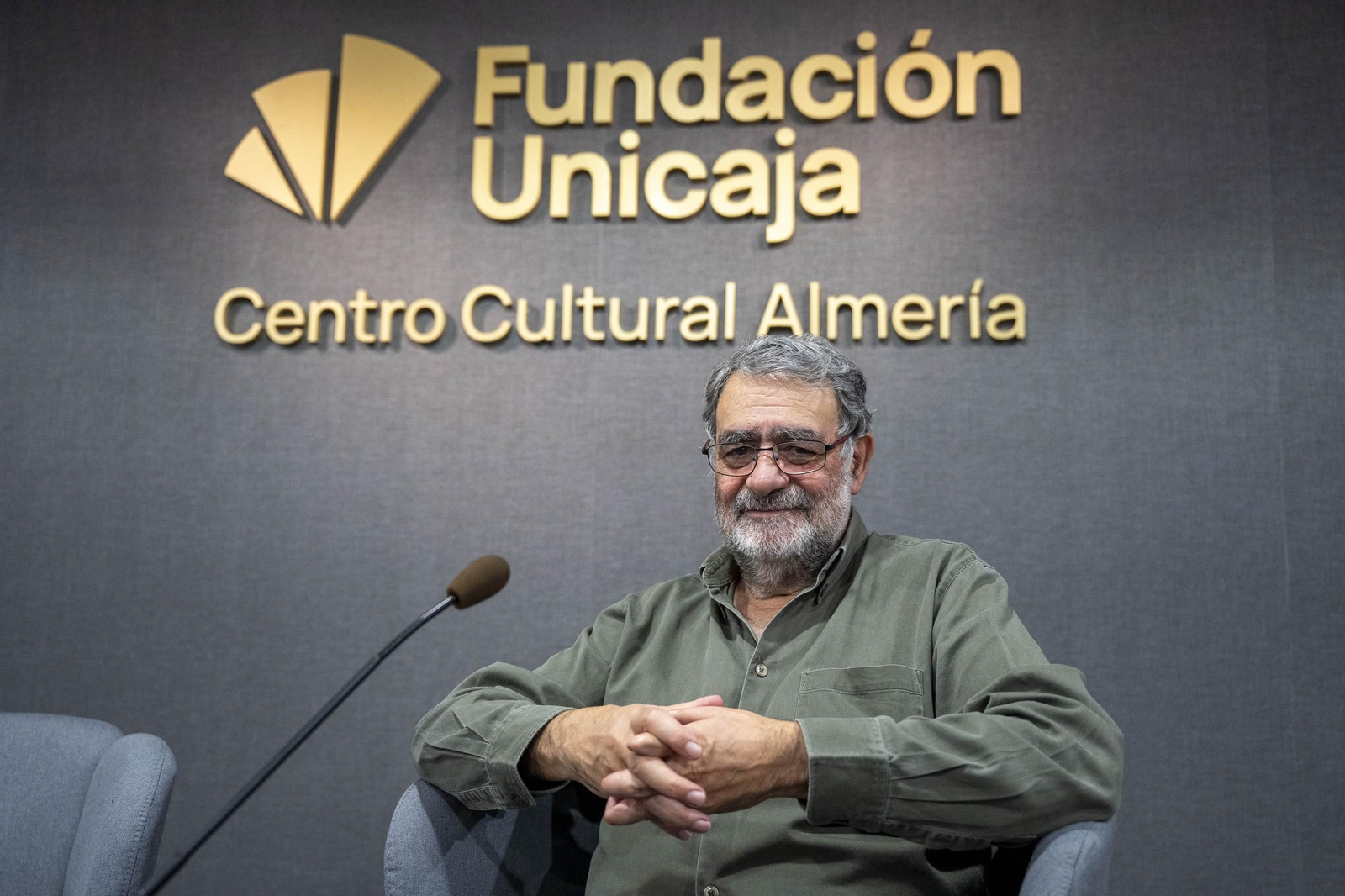 “Cuando las imágenes pierden su cuerpo”: Un diálogo entre Sema D’Acosta y Joan Fontcuberta sobre materia, memoria y la transformación posfotográfica