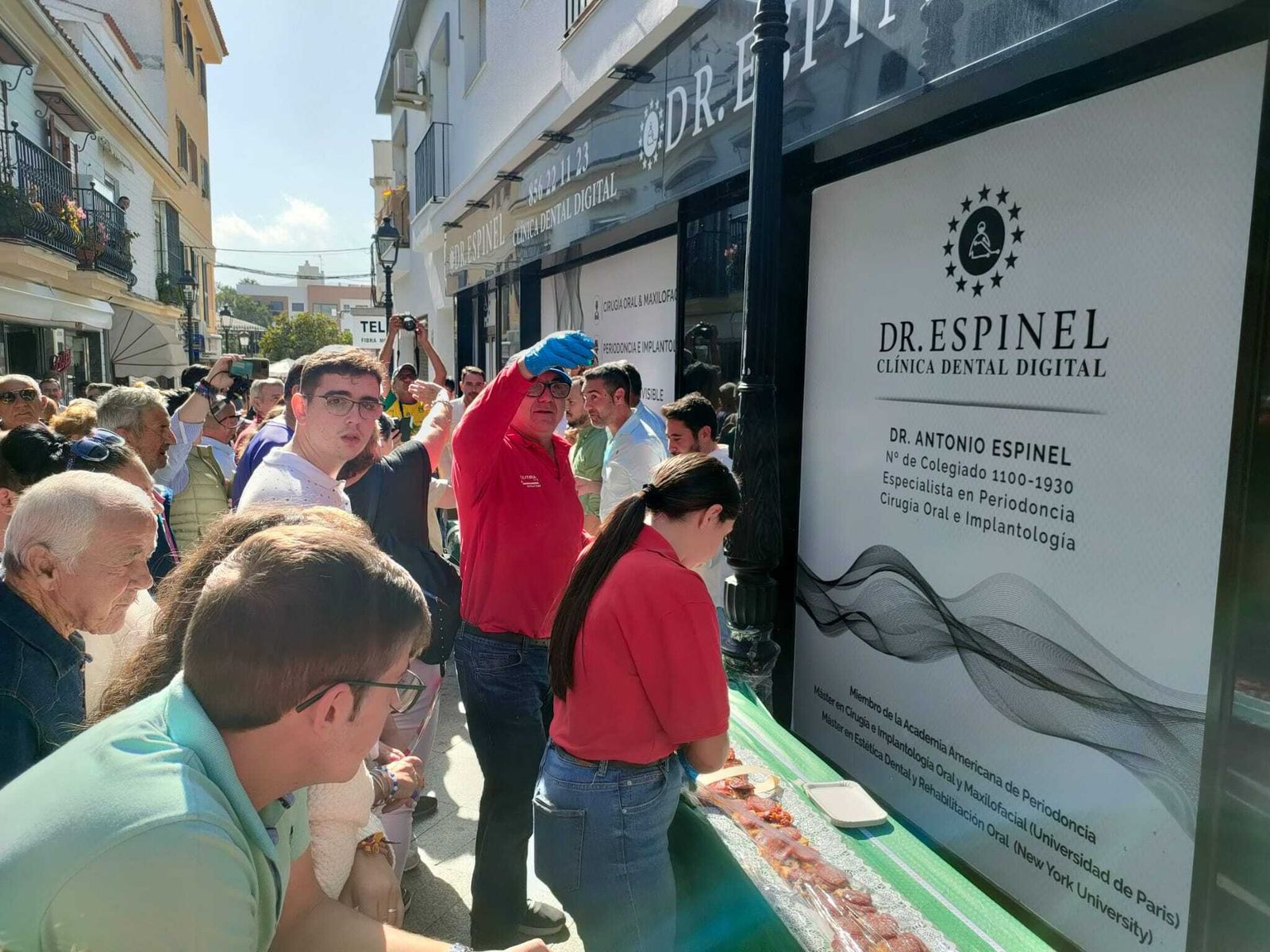 Fotos de la tosta ibérica de más de 150 metros preparada en Los Barrios