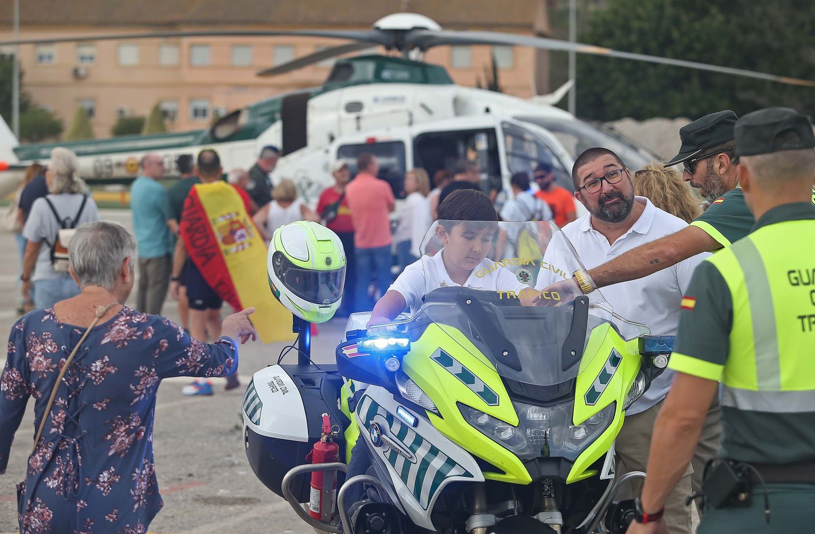 Fotos de la exhibición de medios de la Guardia Civil en el Llano Amarillo de Algeciras