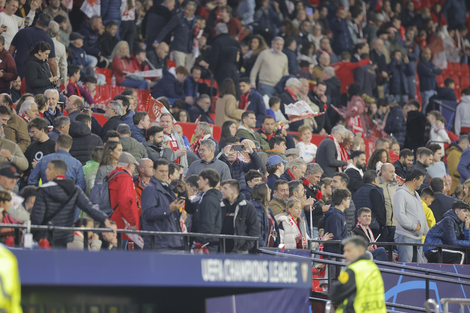 Búscate en las fotos del Sevilla Fc- PSV