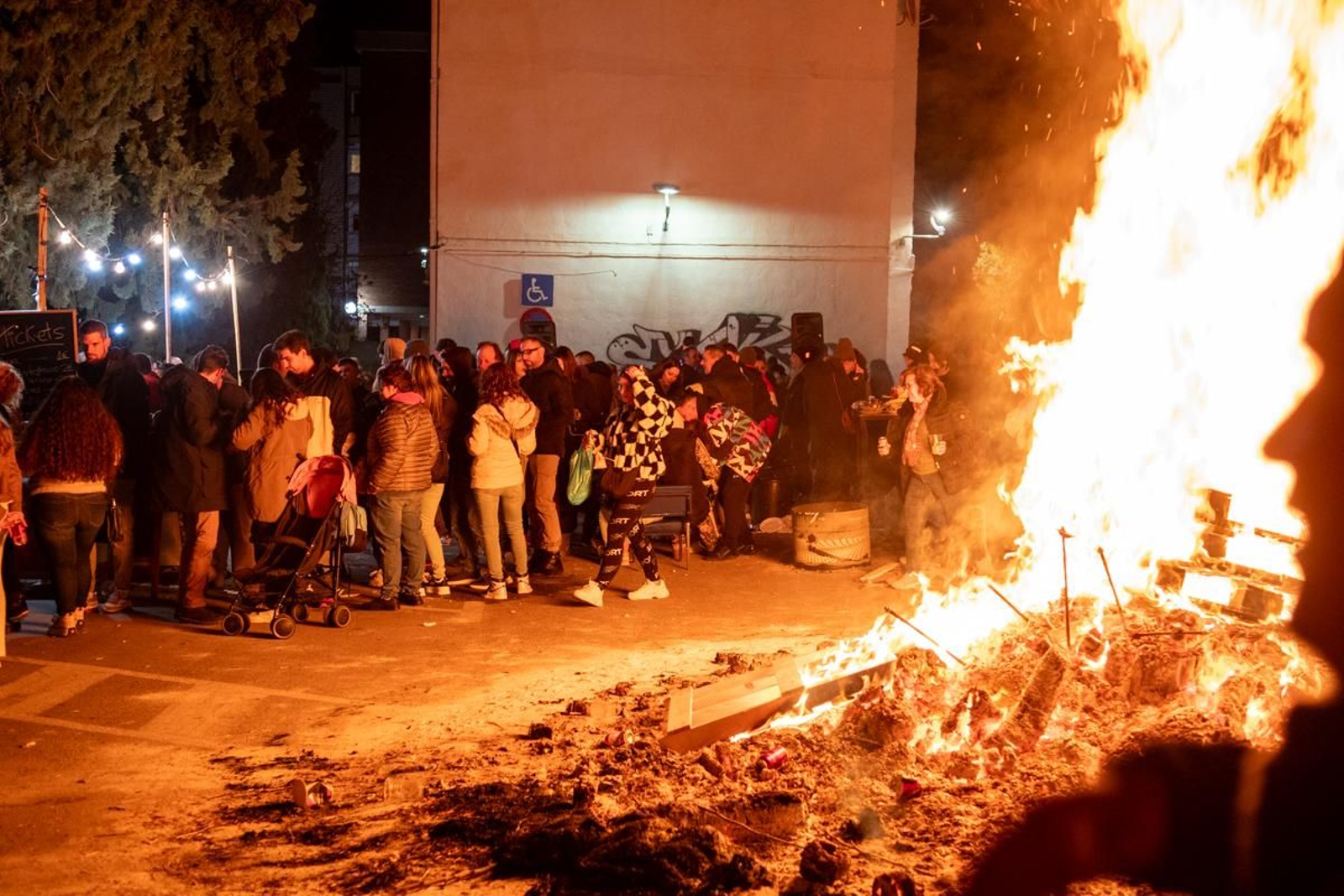 En imágenes: Armonía y convivencia alrededor del fuego por San Antón
