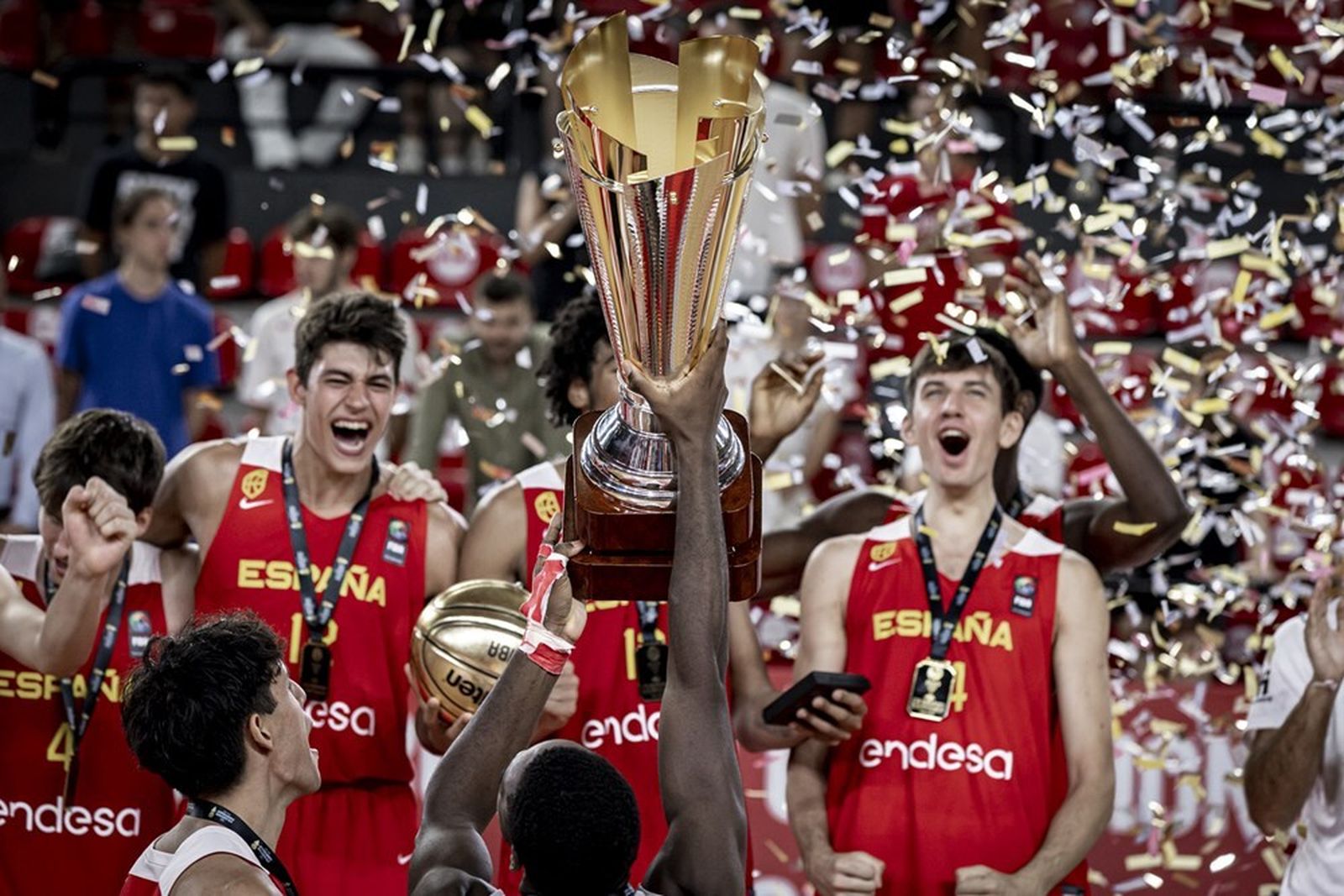 Tanchyn celebra el título.