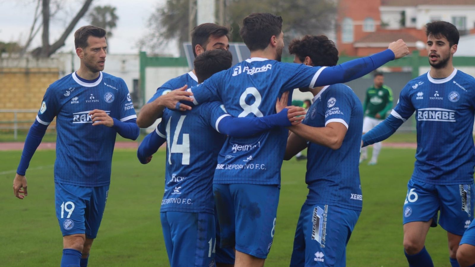 Los xerecistas celebran uno de los goles en su última visita al Navarro Flores.