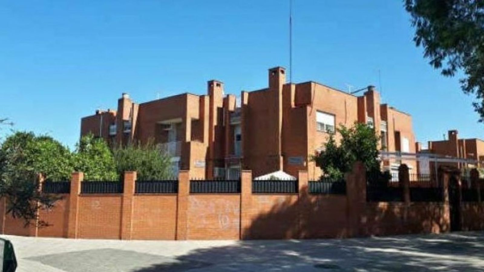 Imagen de un anuncio de una vivienda okupada a la venta en Sevilla Este