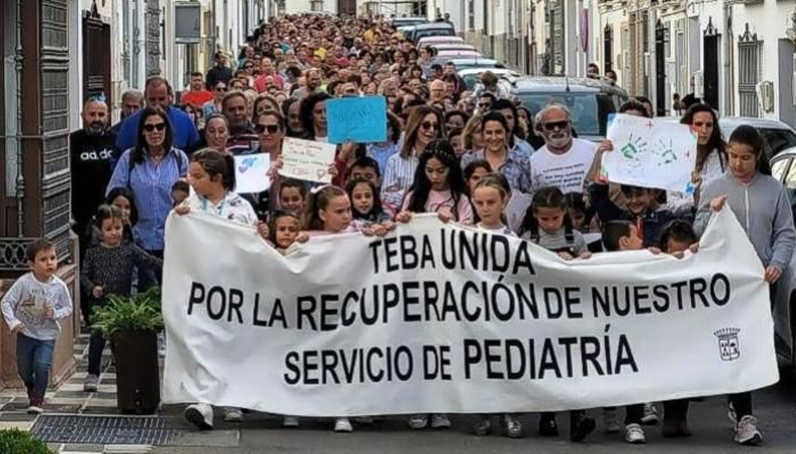 Manifestación pidiendo mejoras en el servicio de pediatría Manifestación pidiendo mejoras en el servicio de pediatría