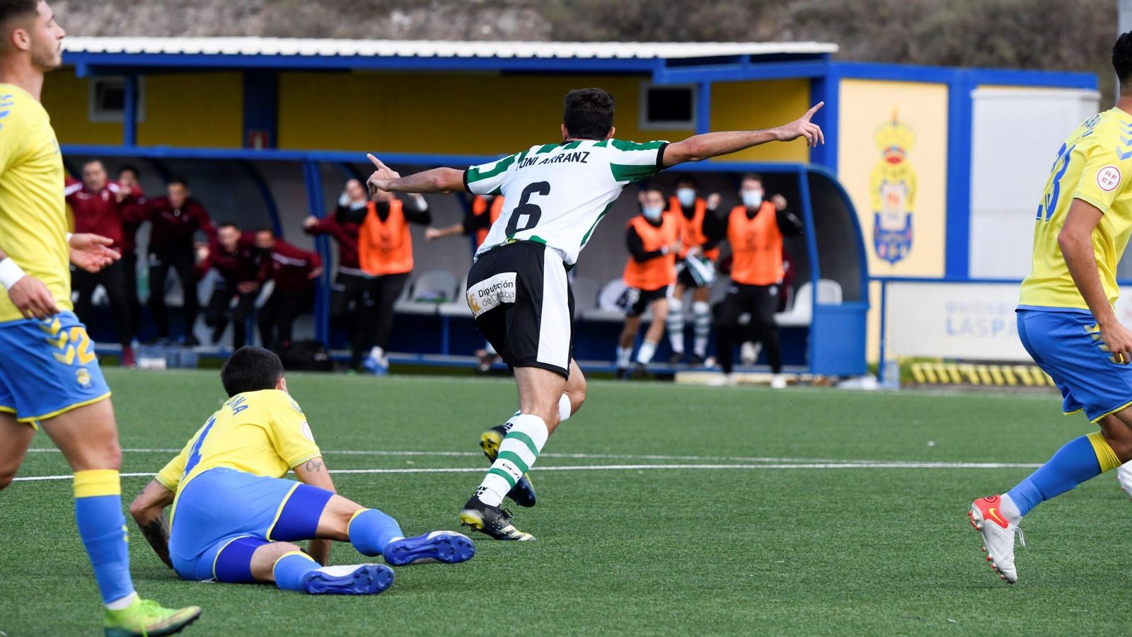 Toni Arranz celebra el gol con el que se adelantó el Córdoba CF en Las Palmas.