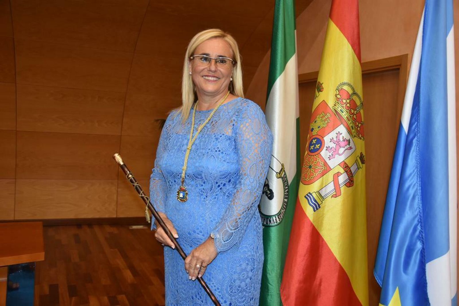 Ana Mula, con la vara de mando.