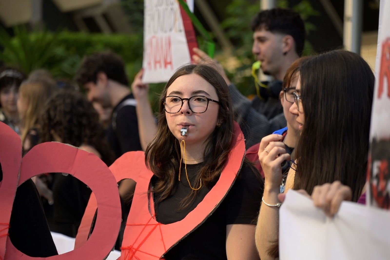 La protesta de la comunidad educativa de la Escuela de Arte y Superior ...