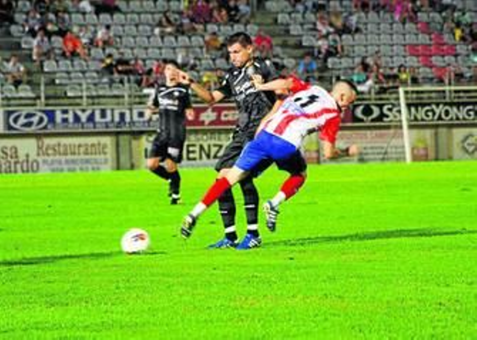 Álex Quillo fue el pivote que colocó Álvaro Cervera en Algeciras, donde un Recre con muchos canteranos logró un triunfo cómodo y que pudo ser más amplio a poco que el Decano se lo hubiera propuesto.