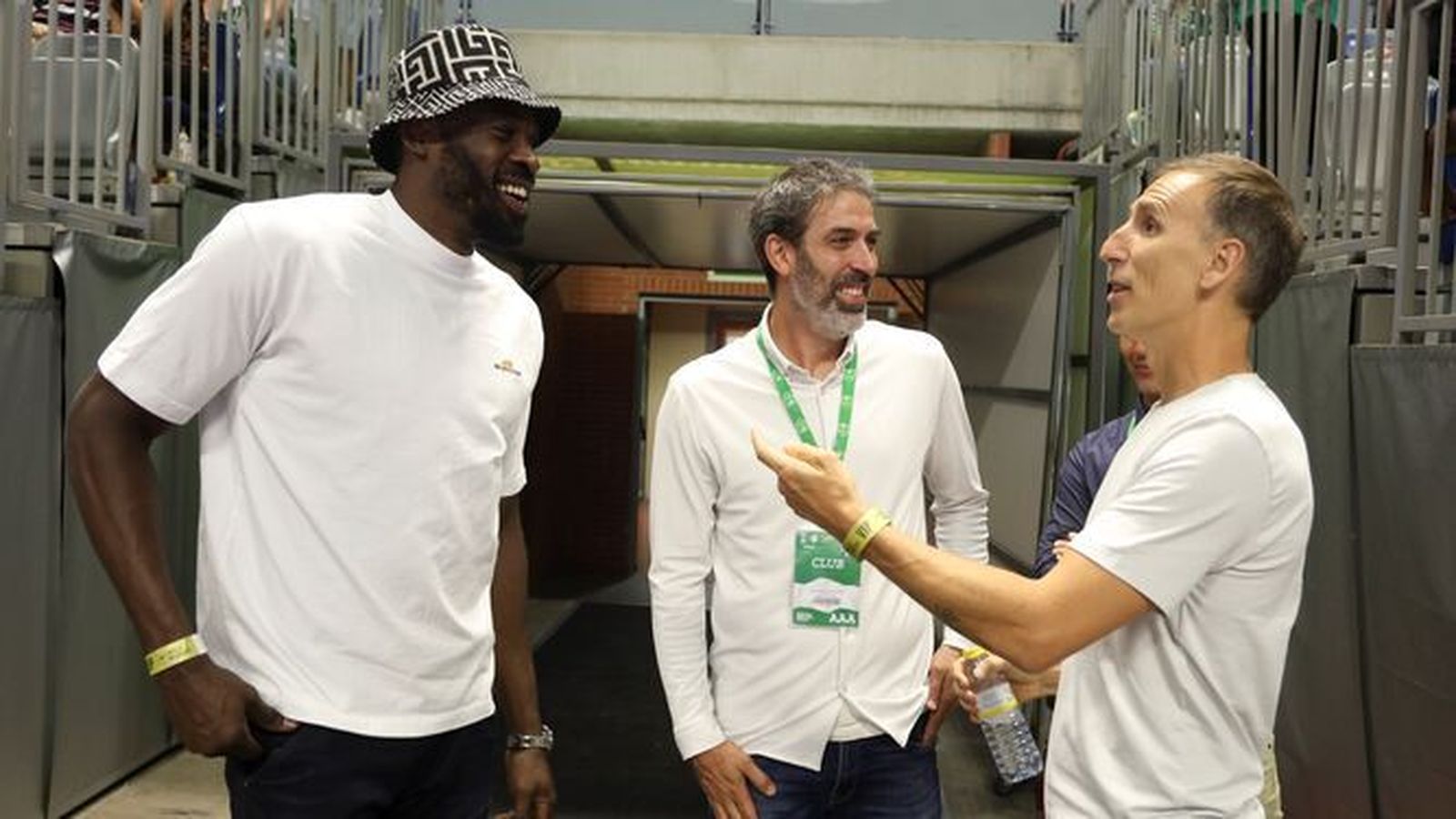 Eric charla con Pepe Sánchez y Berni Rodríguez