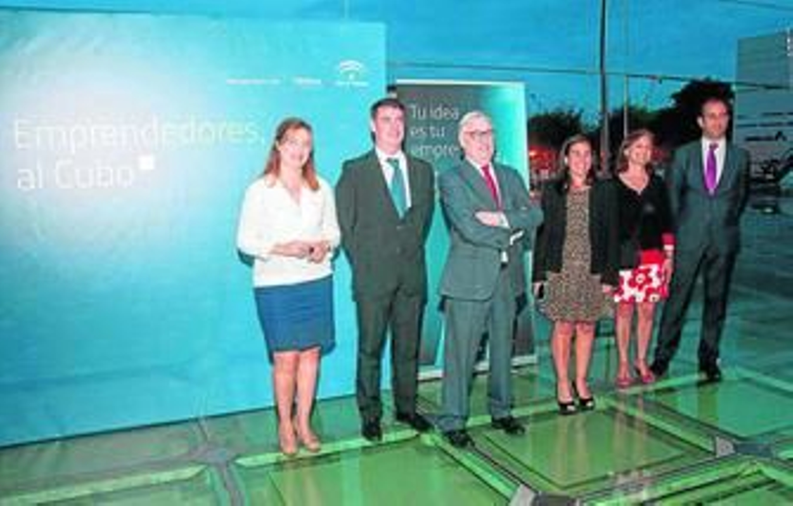 Susana Radío, directora general de Innovación; Vicente Fernández, secretario general de Innovación; Luis Solana, presidente de Telefónica Open Future; María Jesús Almazor, directora del Territorio Sur de Telefónica; Aurora Cosano, directora provincial de Empleo, e Ignacio Ochoa, director de Administraciones Públicas del Territorio Sur de Telefónica.