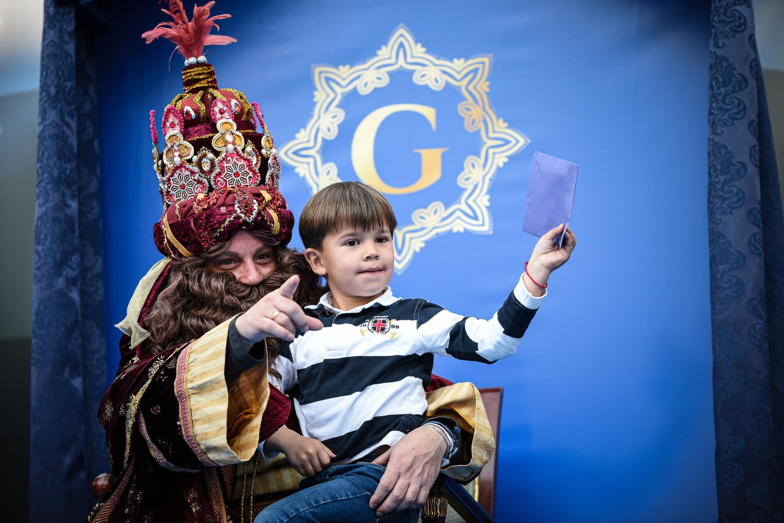 Imágenes de la entrega de cartas a SSMM Los Reyes Magos en el Ayuntamiento