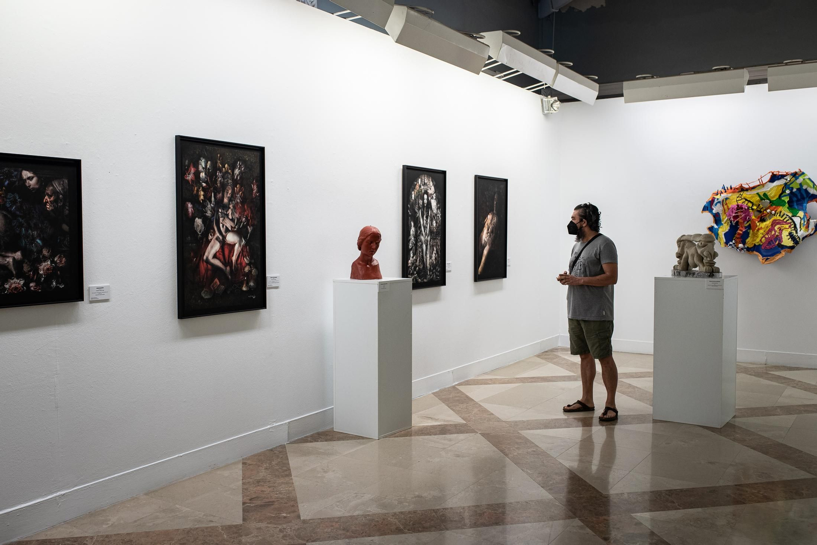 La inauguración de la exposición 'Escultura liberada. Intérpretes de la materia con Venus Petróleo' en imágenes