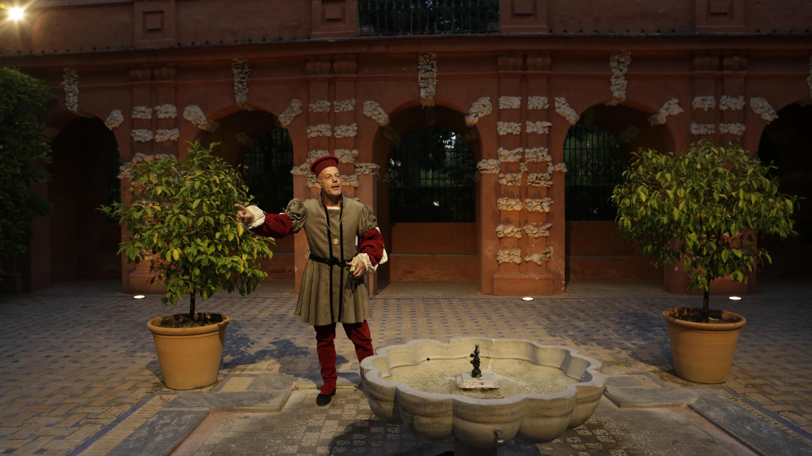 Las visitas teatralizadas en el Alcázar en imágenes