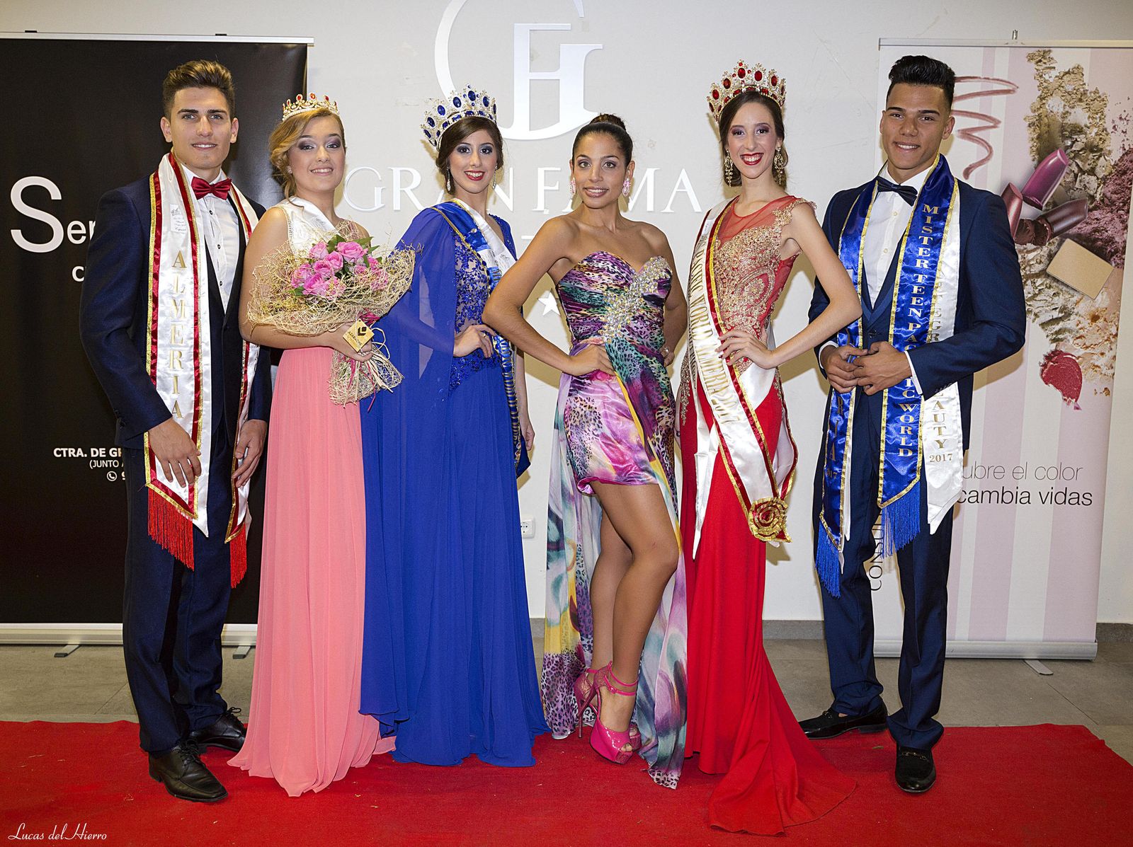 Mucha elegancia y belleza para elegir a los más guapos del 'Pacífico'