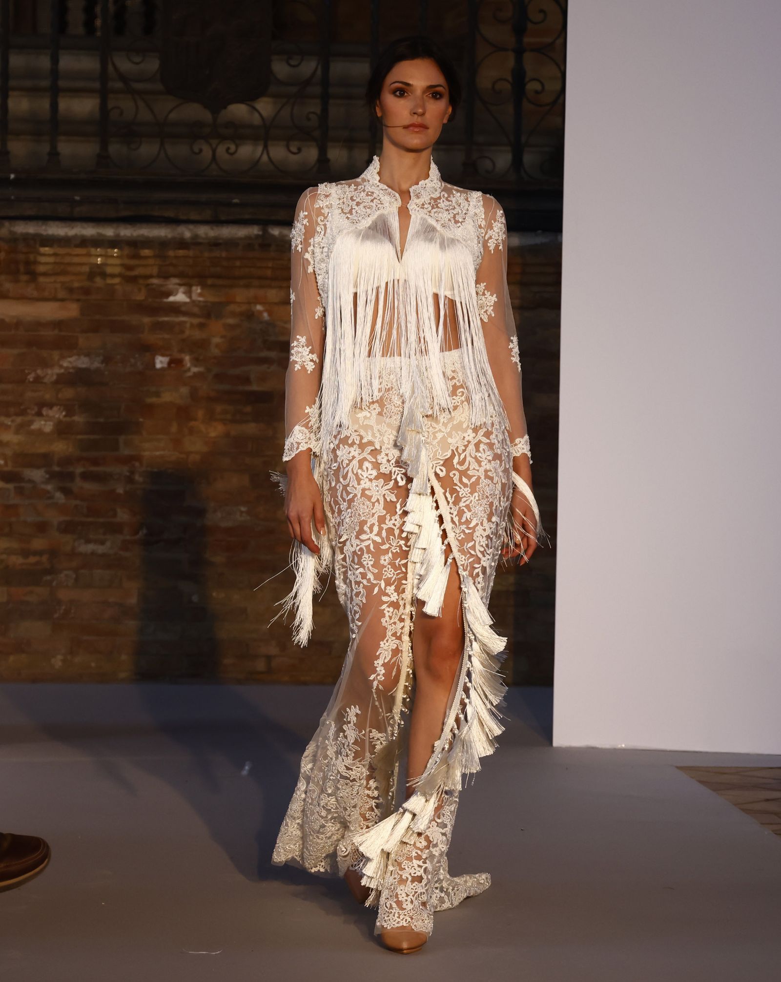 Las tendencias en vestidos de novia e invitada de la pasarela SIQ, en fotos