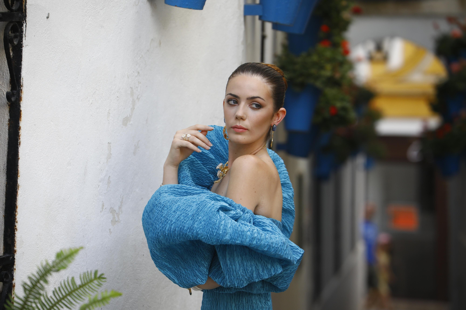 La calleja de las Flores de Córdoba se llena de moda y joyas, en imágenes