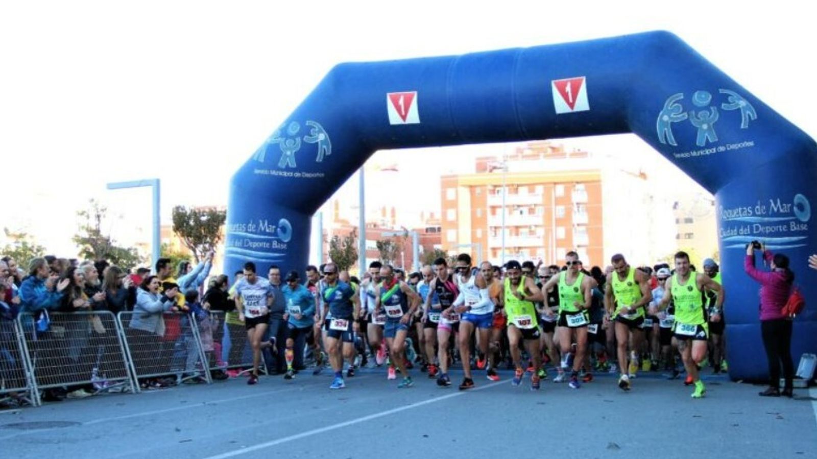 Salida del Medio Maratón 'Ciuda de Roquetas'.