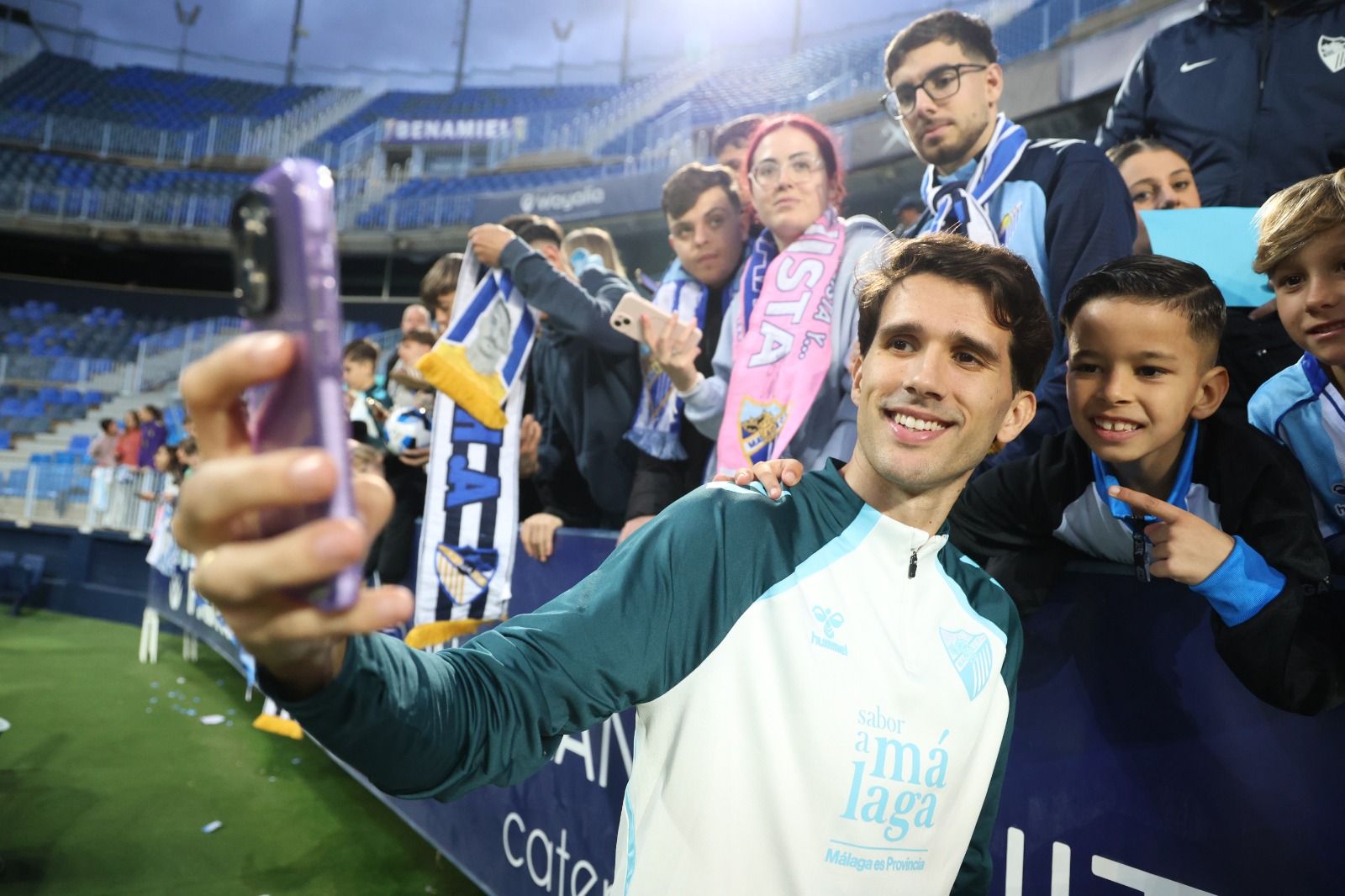 Búscate en las fotos del entrenamiento del Málaga CF en La Rosaleda