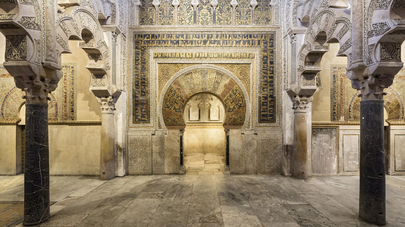 La Mezquita de Córdoba  original fue sometida a tres ampliaciones posteriores