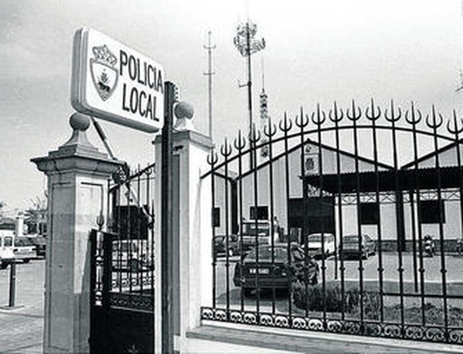 Imagen de archivo del cuartel de la Policía Local de Sanlúcar en 1998, año en el que sucedió el accidente.
