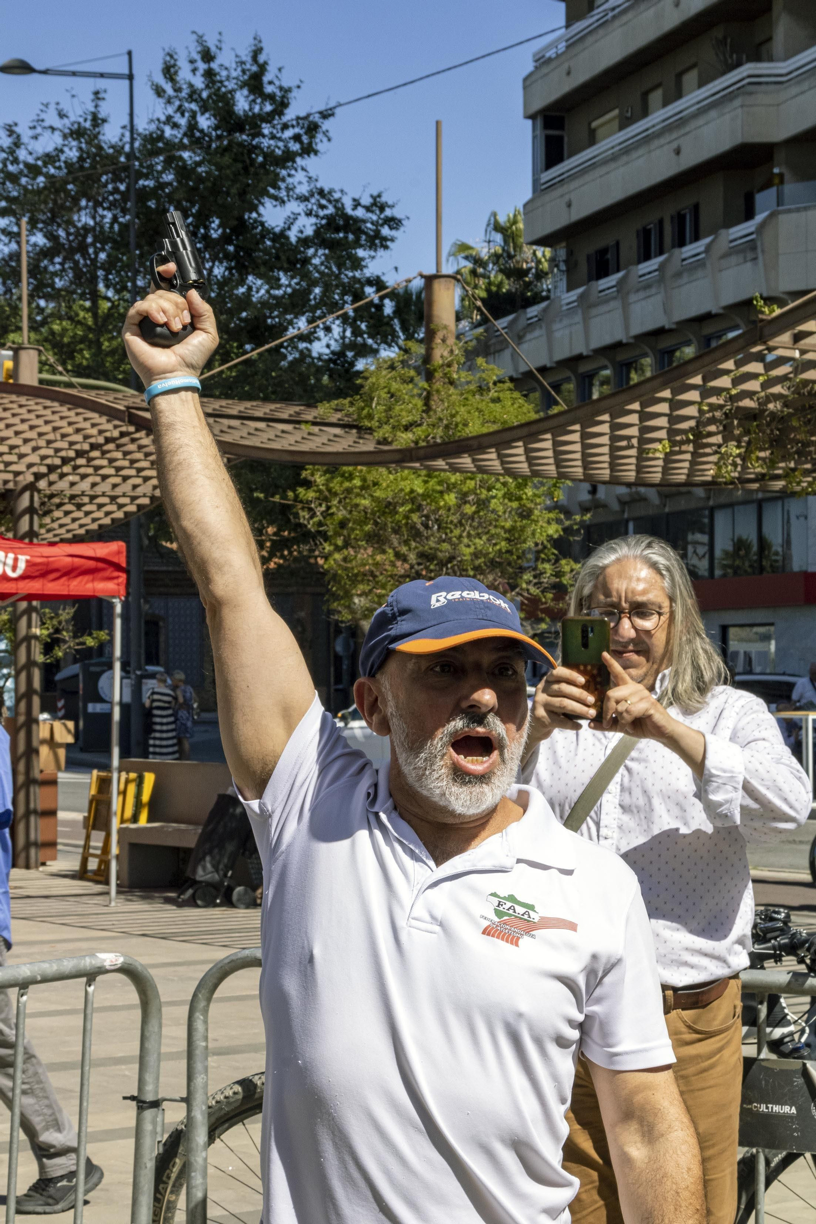 Imágenes del inicio del intento de conseguir el récord Guinnes de cortar jamón en Huelva
