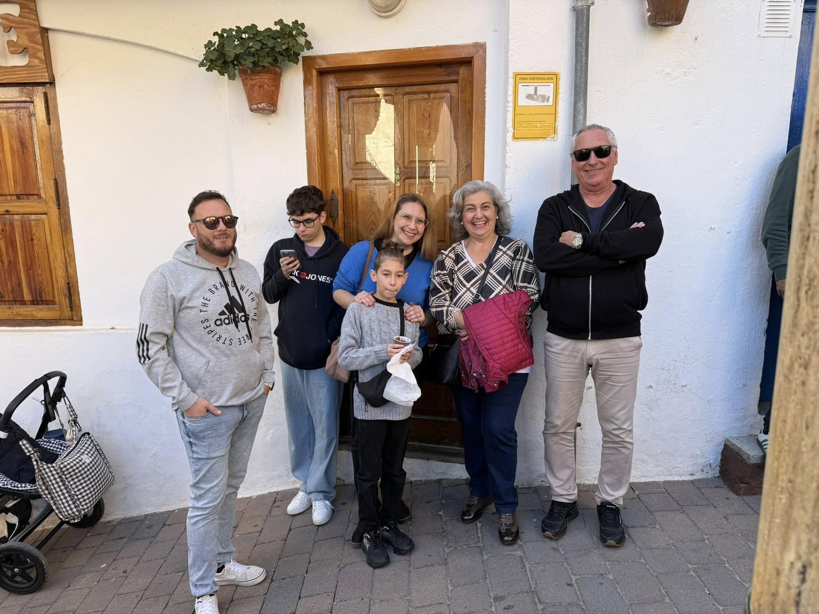 Así fue la inauguración del Belén Municipal de Mojácar entre villancicos y dulces navideños