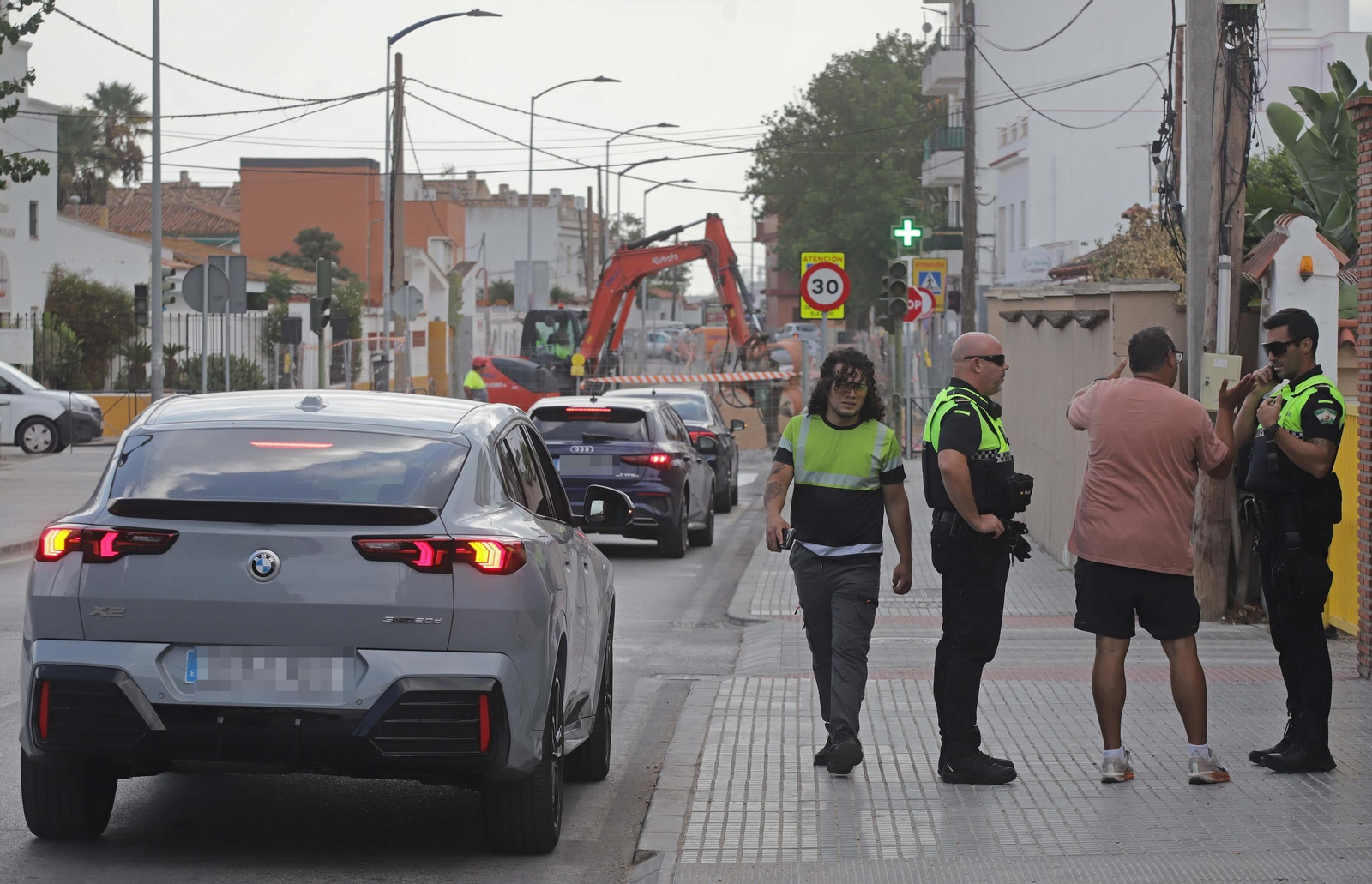 Fotos de las obras de renovación de infraestructuras hidráulicas en la avenida Diputación de Algeciras