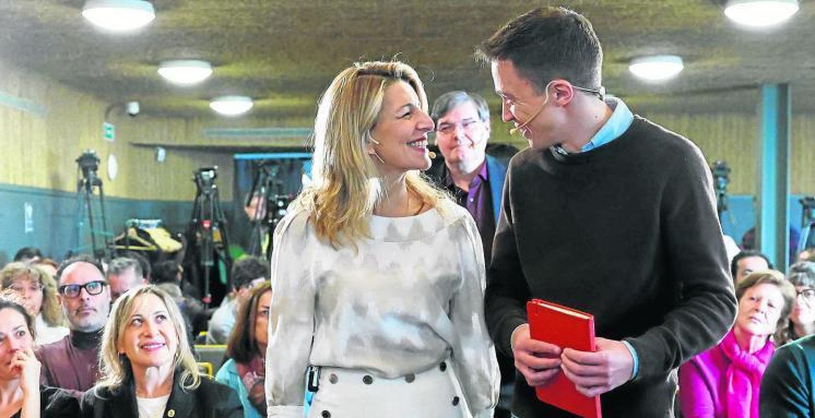 La vicepresidenta segunda y ministra de Trabajo y Economía Social, Yolanda Díaz, acompañada del líder de Más País, Íñigo Errejón.