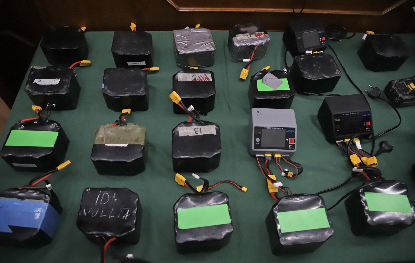 Fotos de los drones de largo alcance para introducir hachís en España desde Marruecos incautados por la Guardia Civil en Algeciras