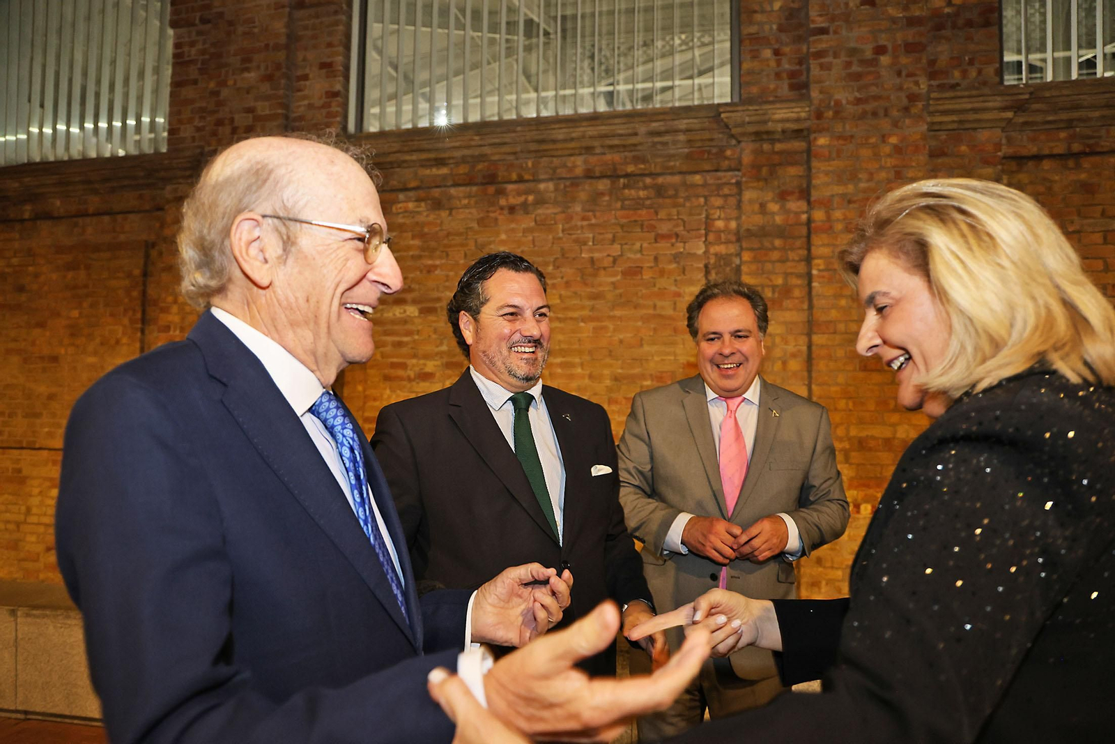 Imágenes de los invitados a la gala de los  37 premios Onubenses del Año