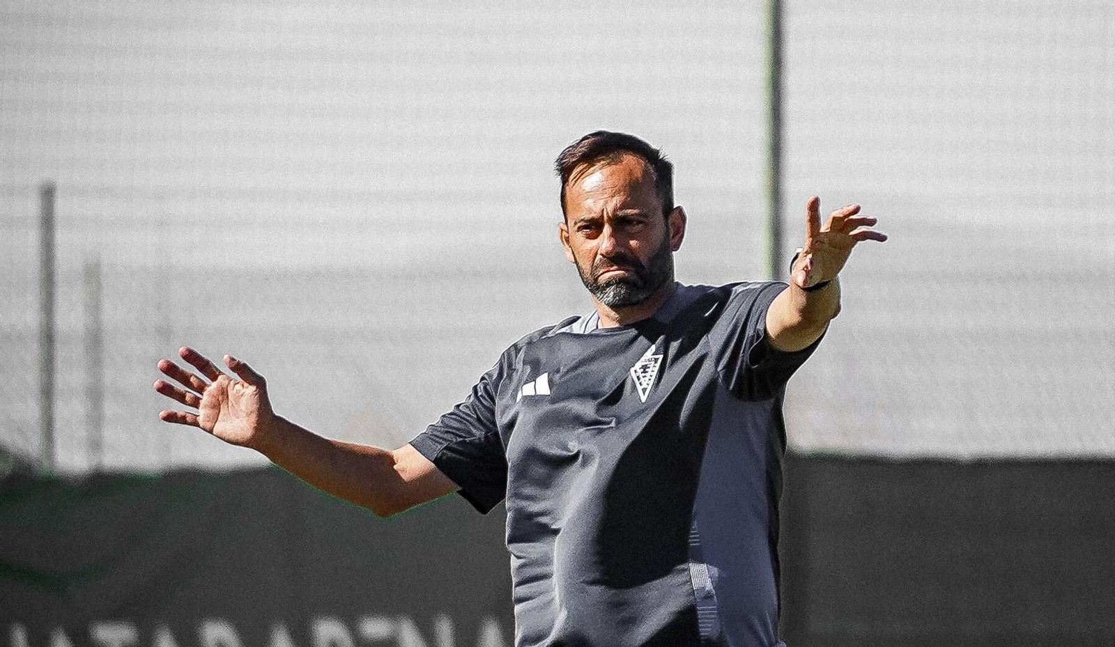 Fran Fernández, técnico del Real Murcia, en un entrenamiento.
