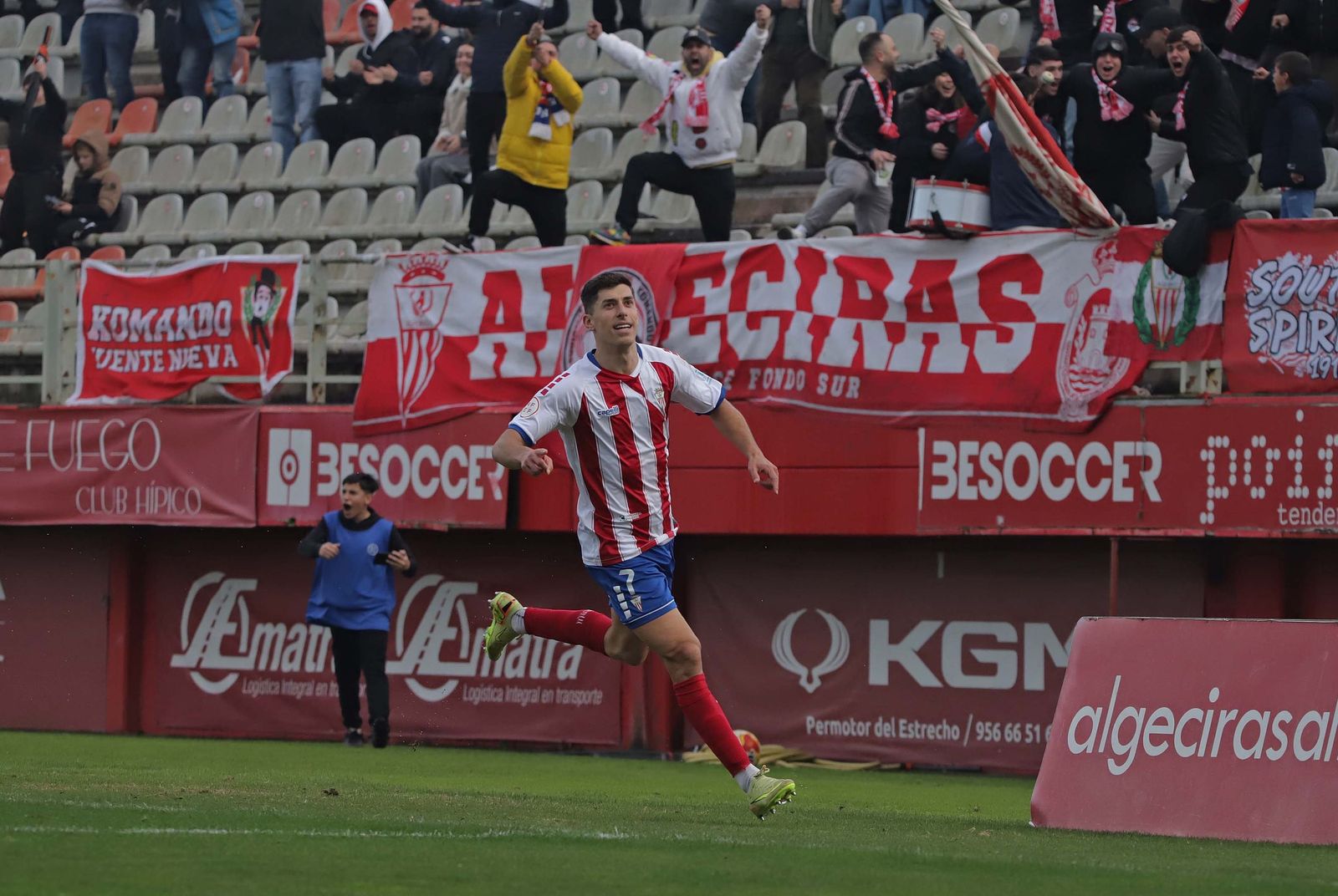 Las mejores fotos del Algeciras - Betis Deportivo de Primera Federación