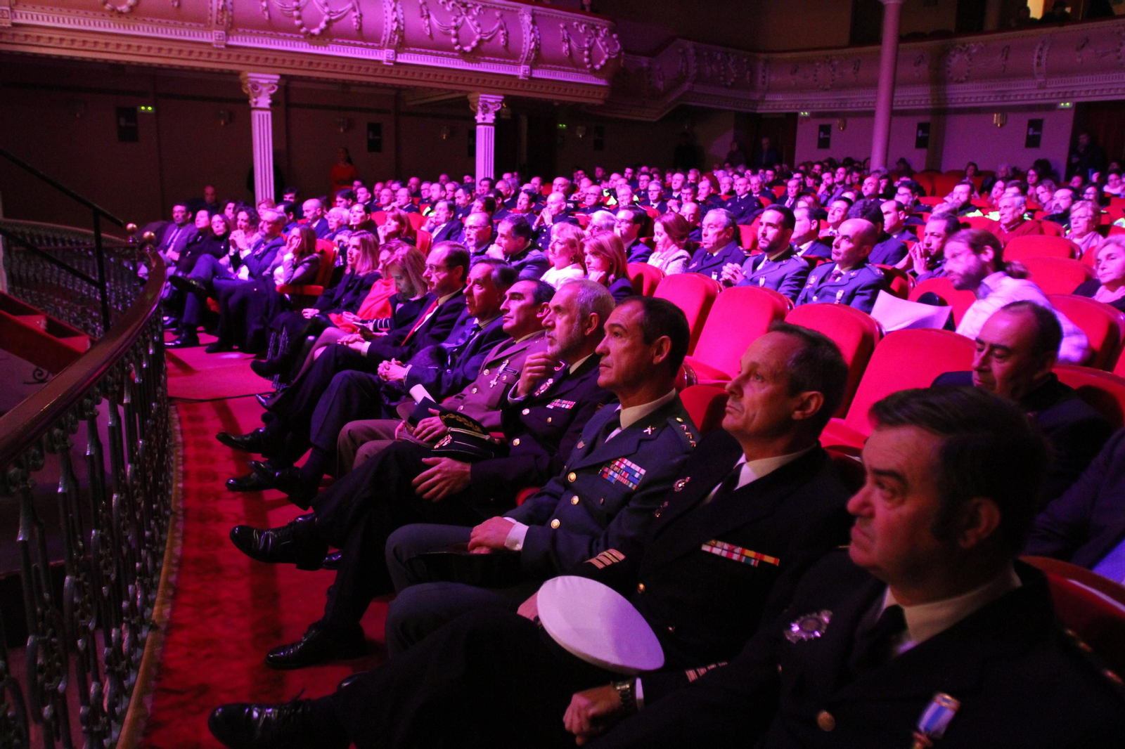 La policía Local entrega las medallas en el día de su patrón