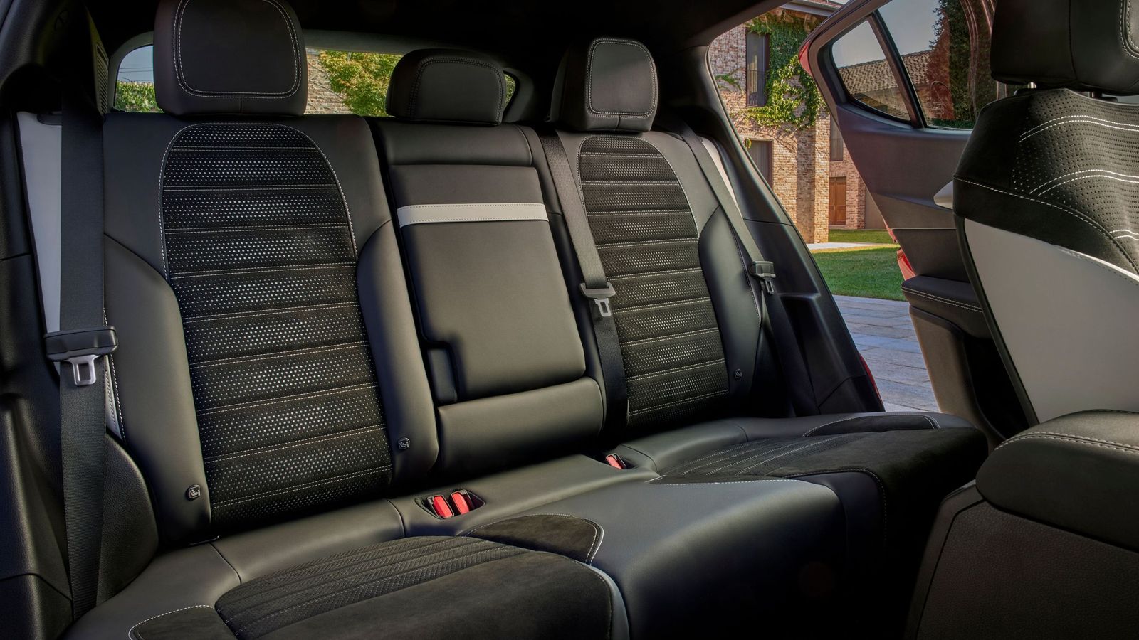 Por espacio habitable el Tonale es un coche discreto, aunque puede cumplir como SUV de uso familiar sin dificultad.