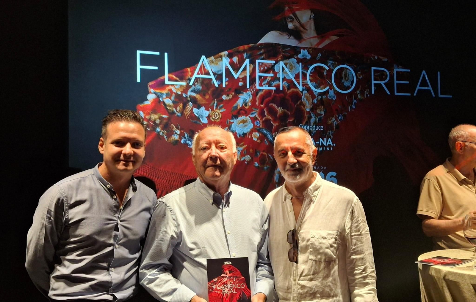 Presentación de la nueva temporada del ciclo Flamenco Real, en el Teatro Real de Madrid, con el presidente y vicepresidente de la peña La Perla de Cádiz.