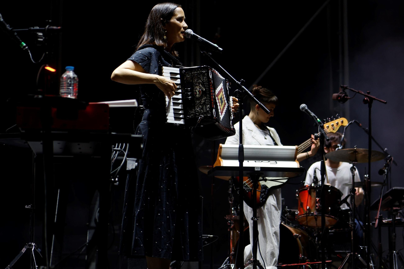 Las imágenes de los conciertos de Valeria Castro y Julieta Venegas en el Festival de la Guitarra de Córdoba