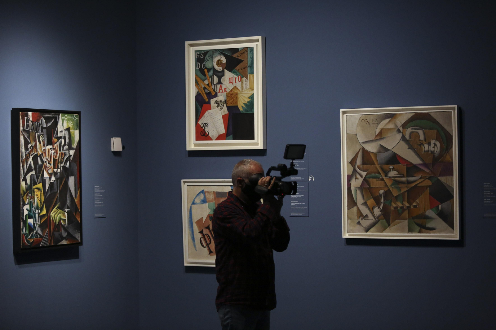 El Museo Ruso de Málaga estrena tres nuevas exposiciones, en fotos