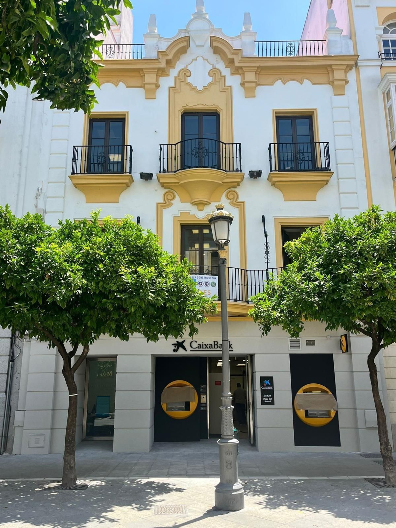 Oficina Store Arenal de CaixaBank en calle Larga 16 de forma temporal.