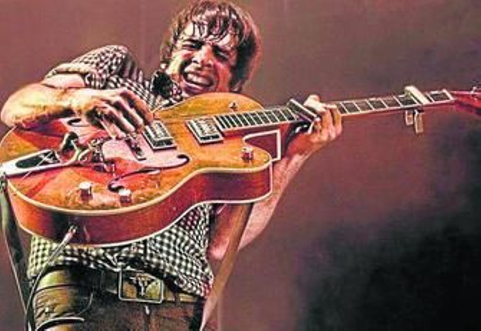 Perico, vocalista del grupo, durante una actuación.