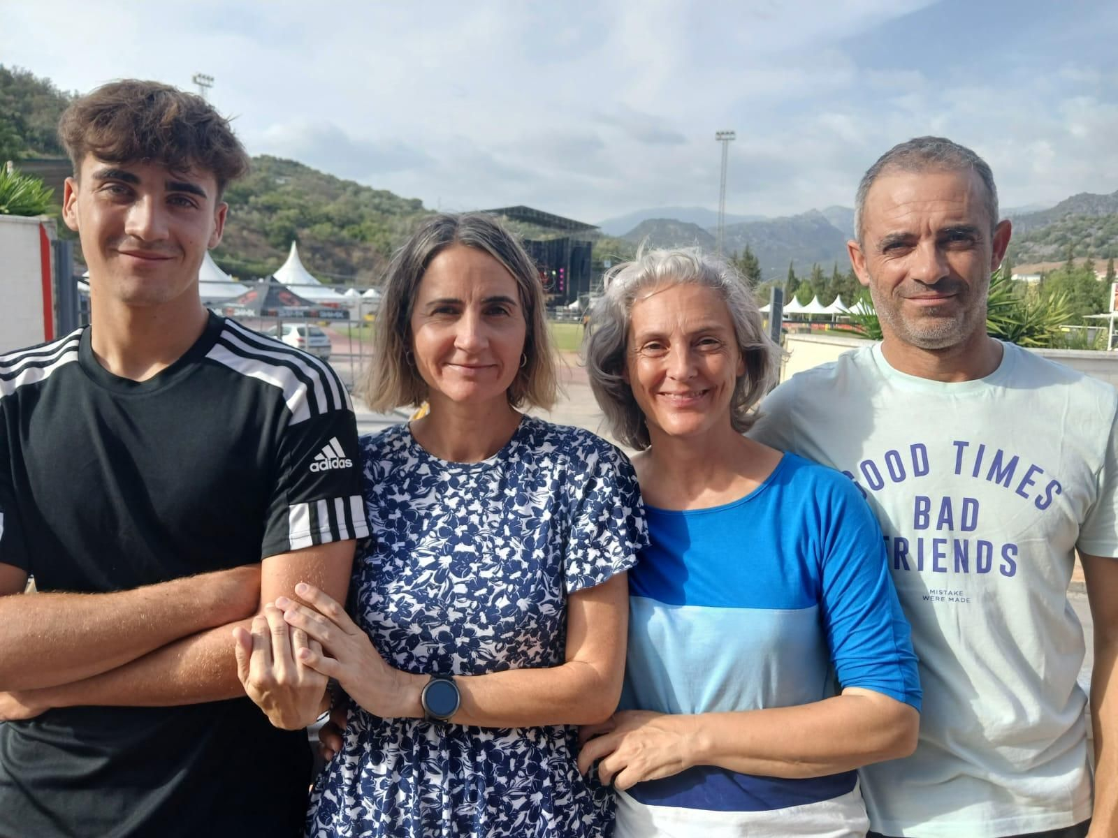 Búscate en el concierto solidario al que acudieron 10.000 personas en Ubrique