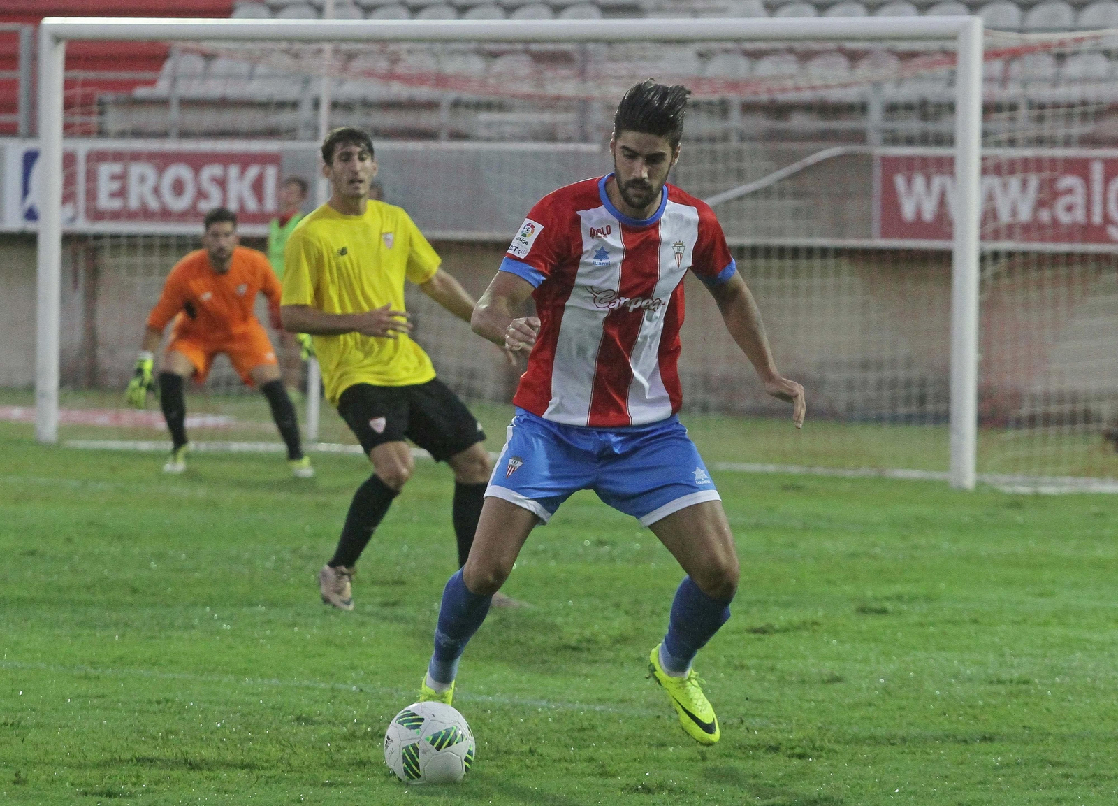 El centrocampista algecireño Juanma, en el partido ante el Sevilla C.