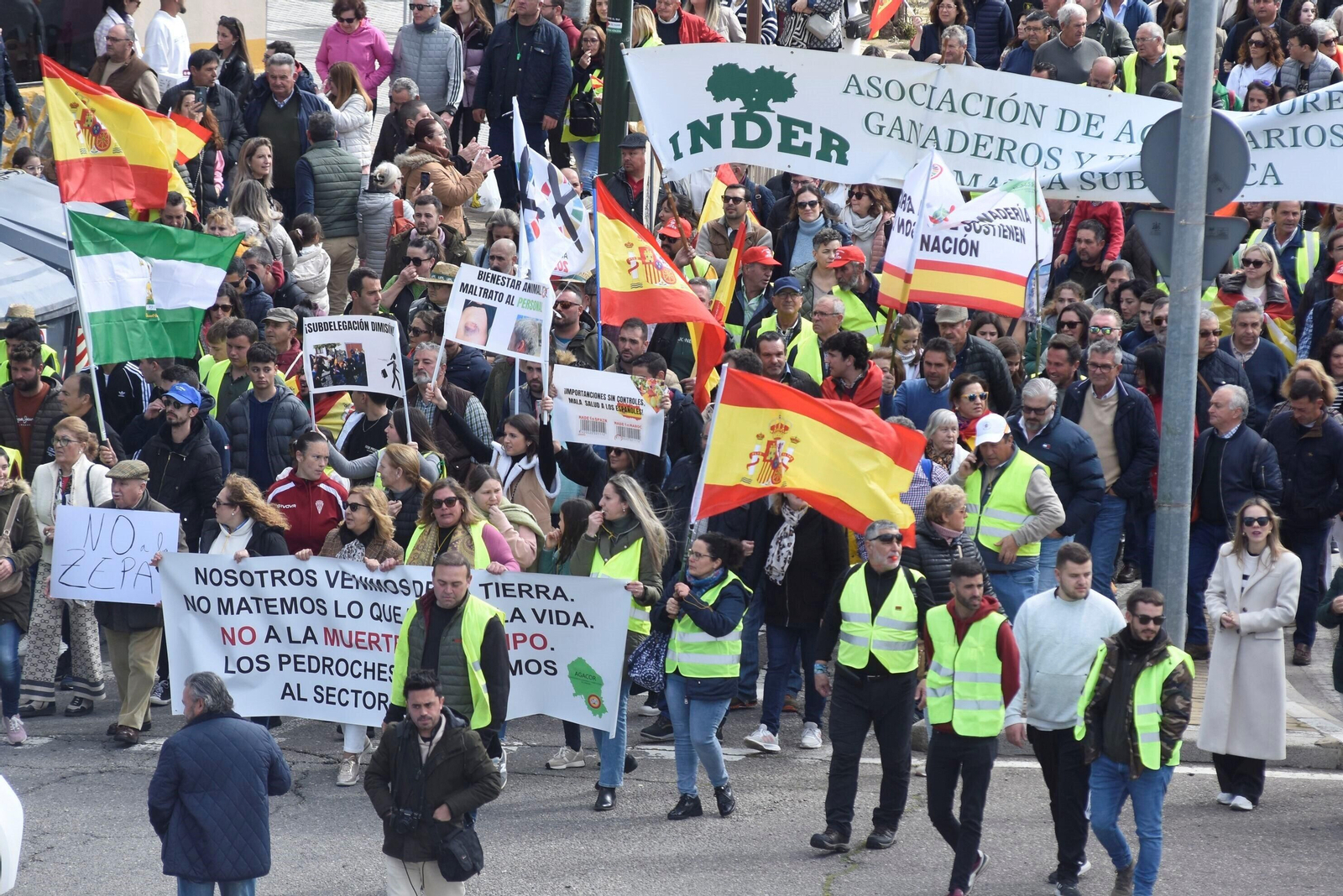 La protesta de los agricultores de Córdoba, en imágenes